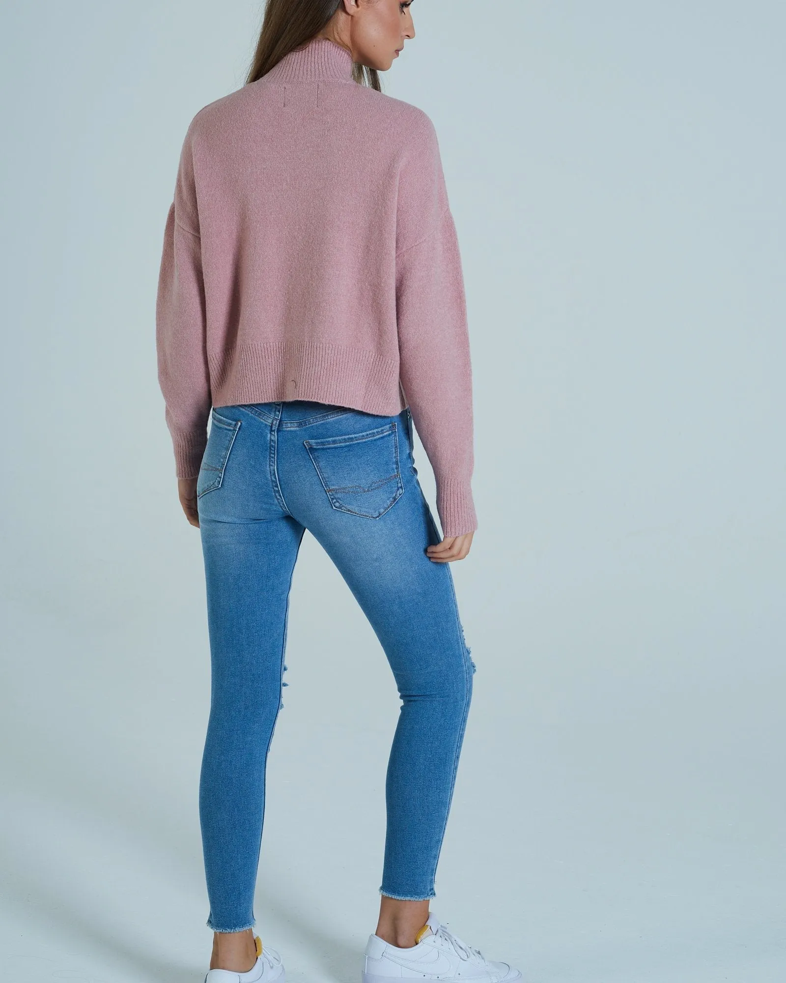 Sure! Heres an optimized product title with modifiers:

Amelie Luxury Knit Sweater in Cherry Pink for Women

This title includes helpful details like Luxury and Sweater, making it clear what the product is and adding appeal for potential buyers by emphasizing the premium quality.