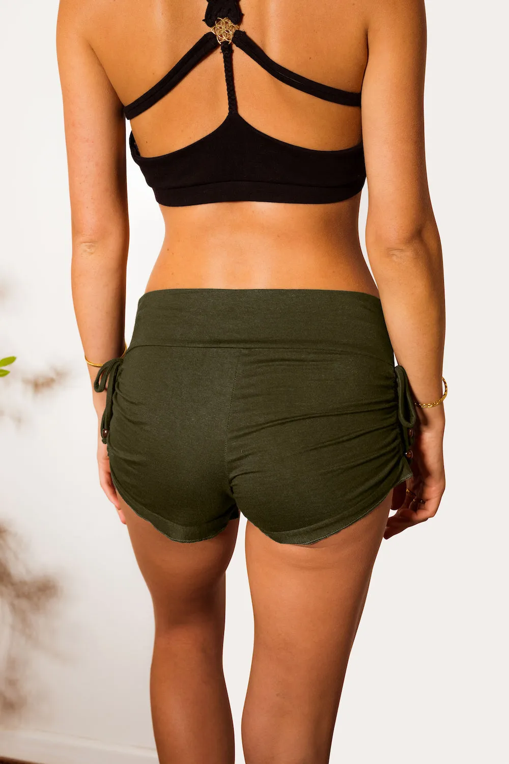 ASANA BOOTY SHORTS OLIVE