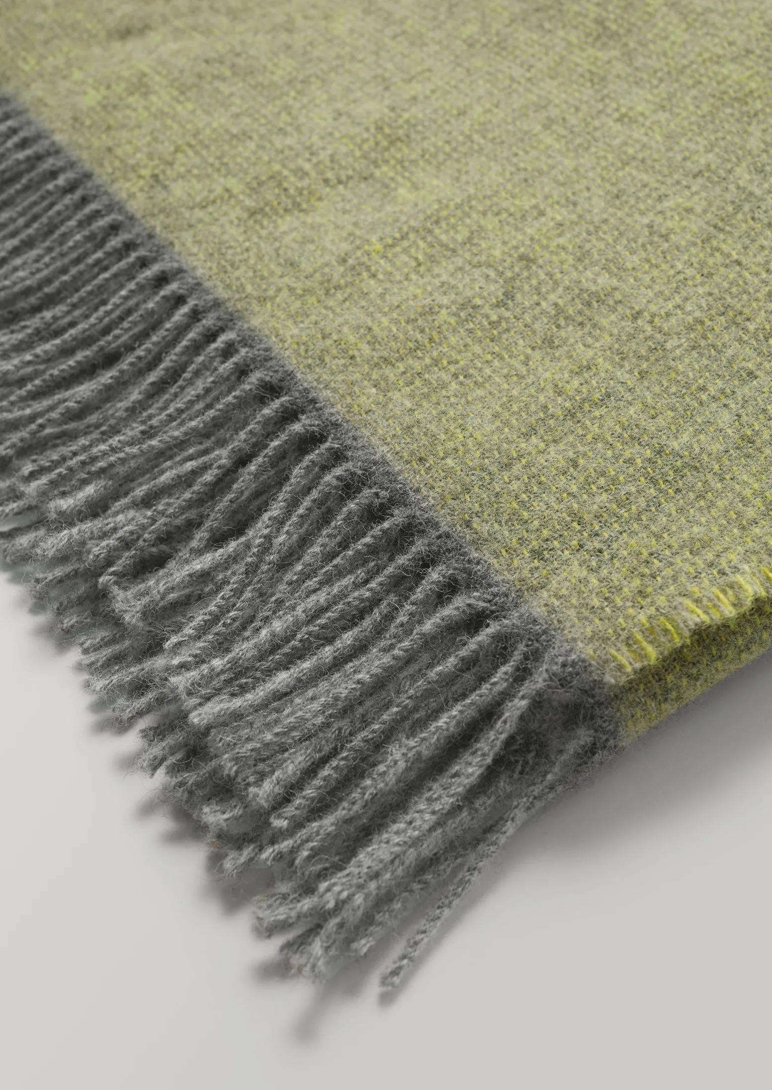 Premium Brior Wool Blanket in Pollen/Anthracite Color - Supreme Warmth and Comfort