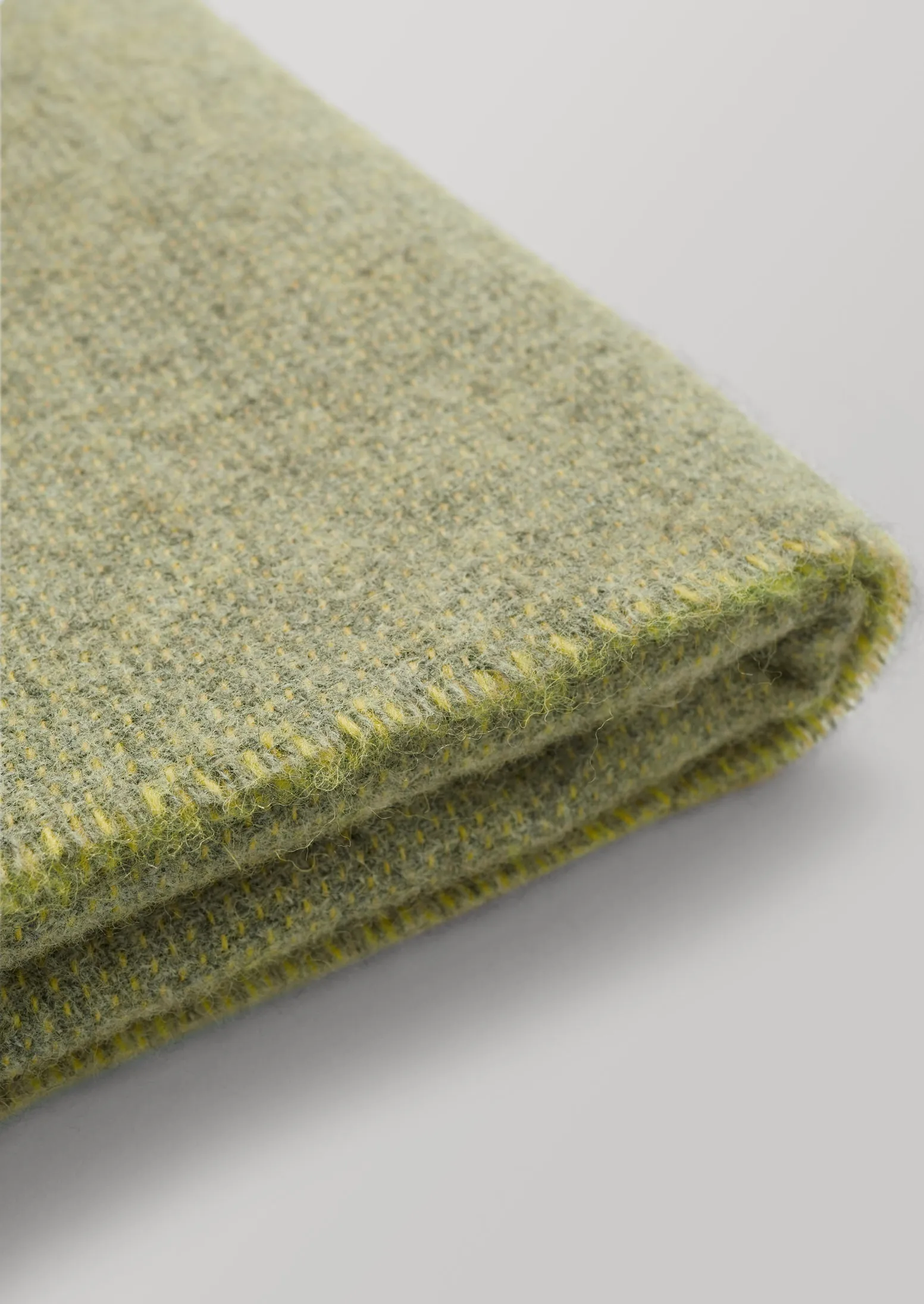 Premium Brior Wool Blanket in Pollen/Anthracite Color - Supreme Warmth and Comfort