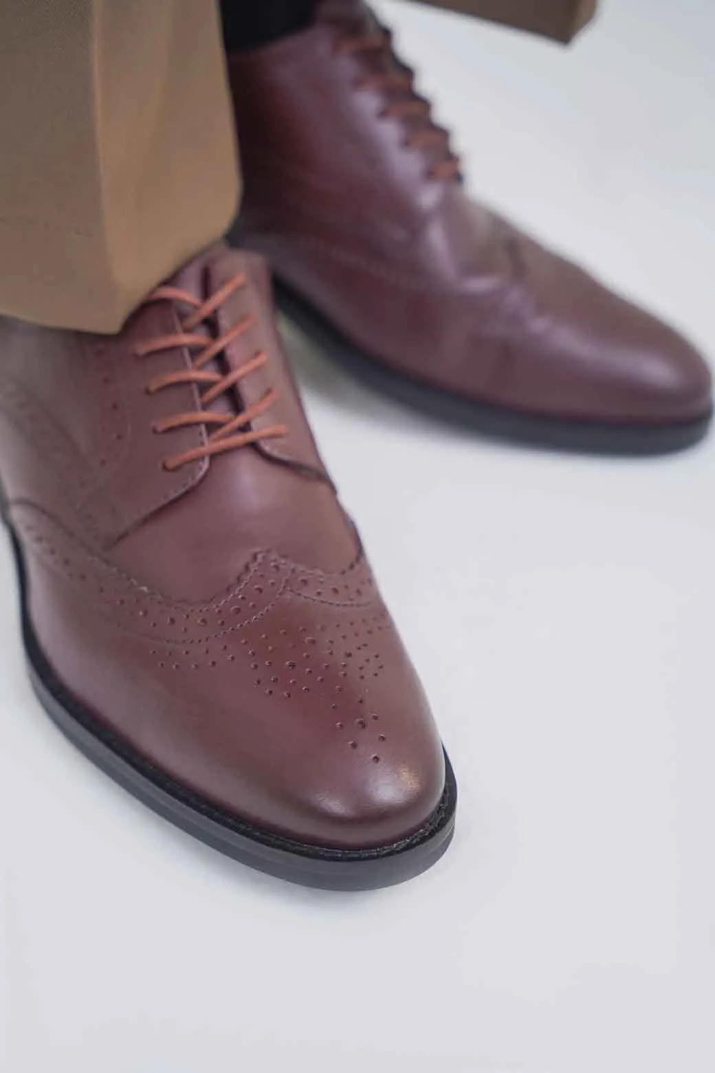 CLASSIC LEATHER BROGUES