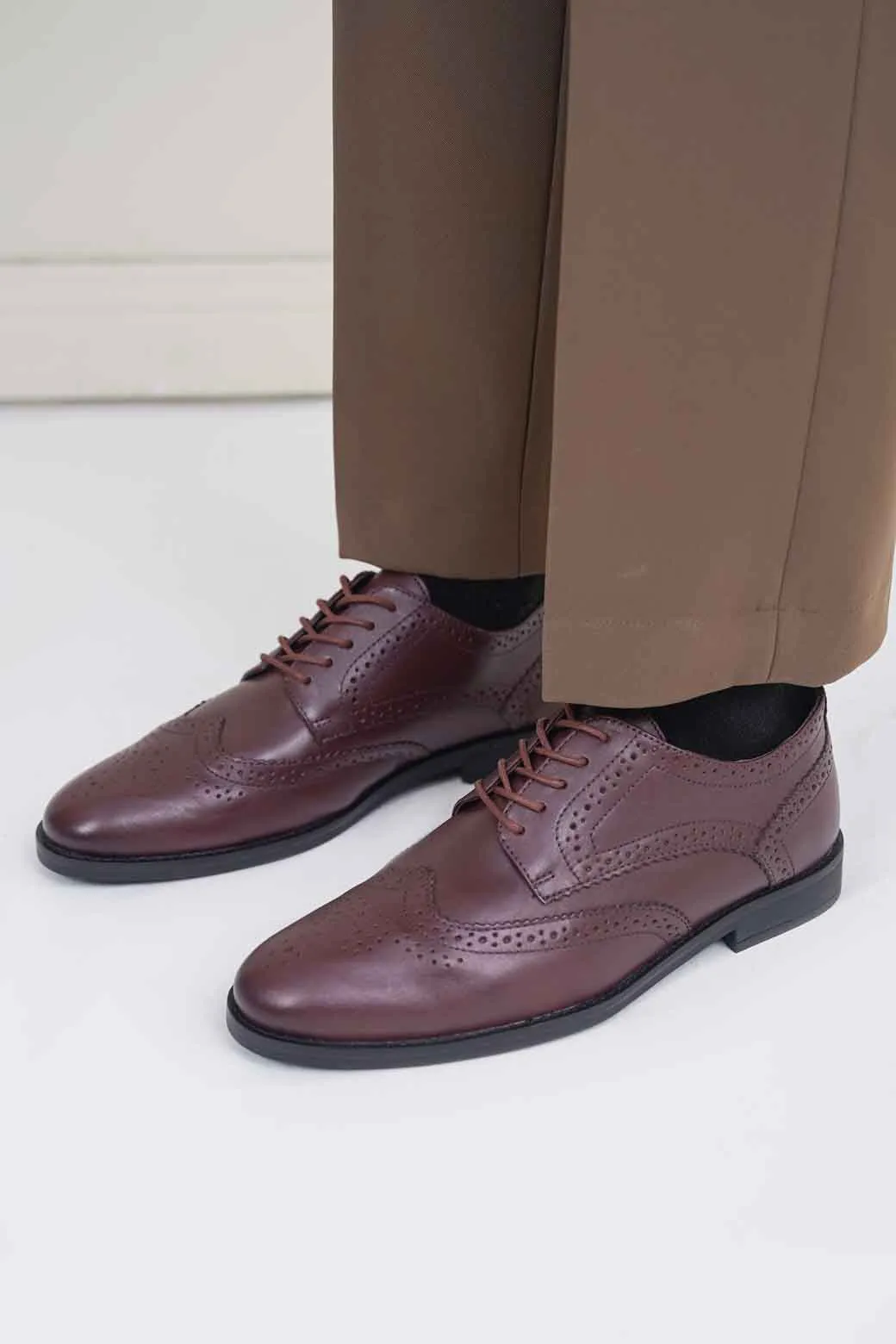 CLASSIC LEATHER BROGUES