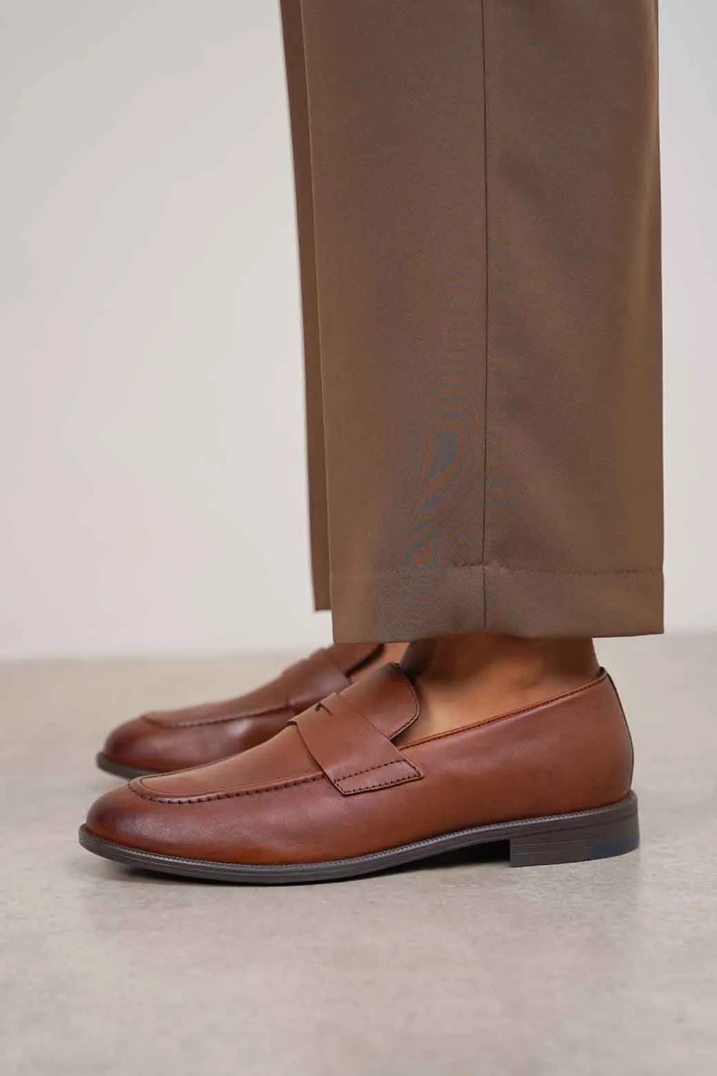 CLASSIC LEATHER LOAFERS