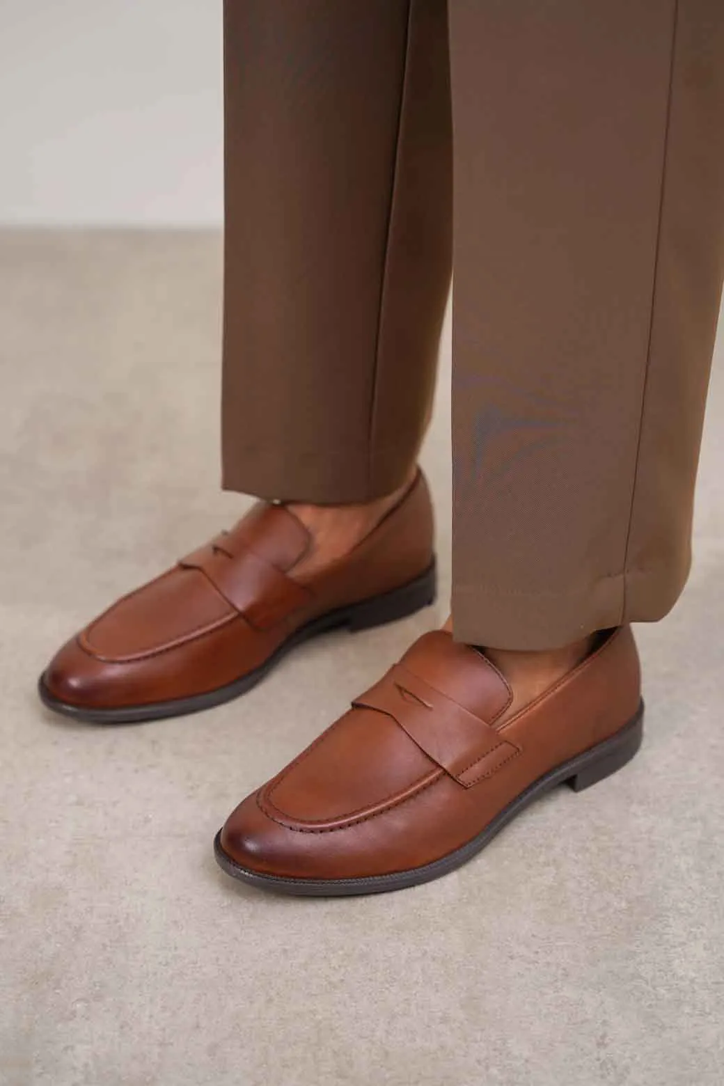 CLASSIC LEATHER LOAFERS