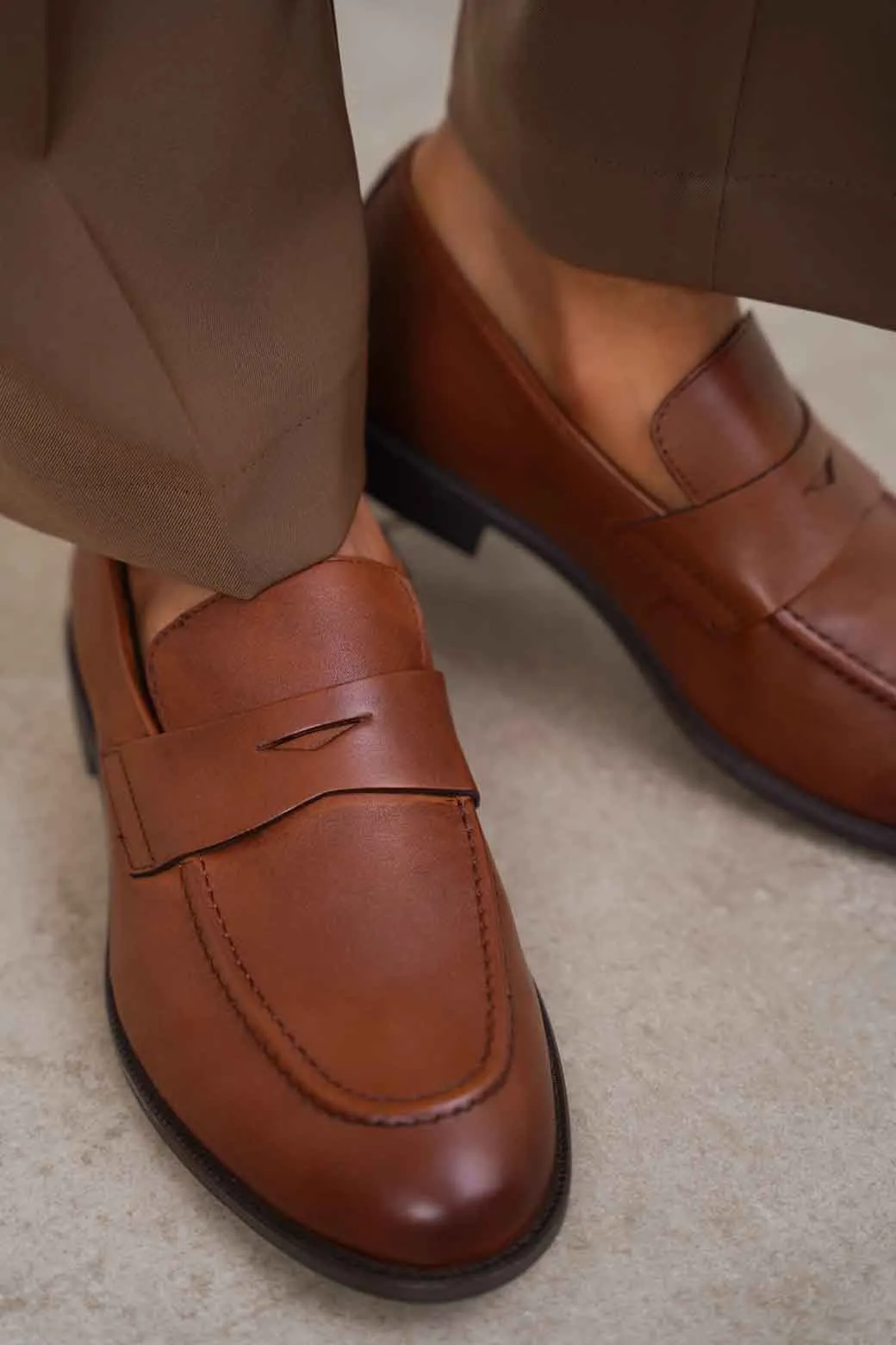 CLASSIC LEATHER LOAFERS