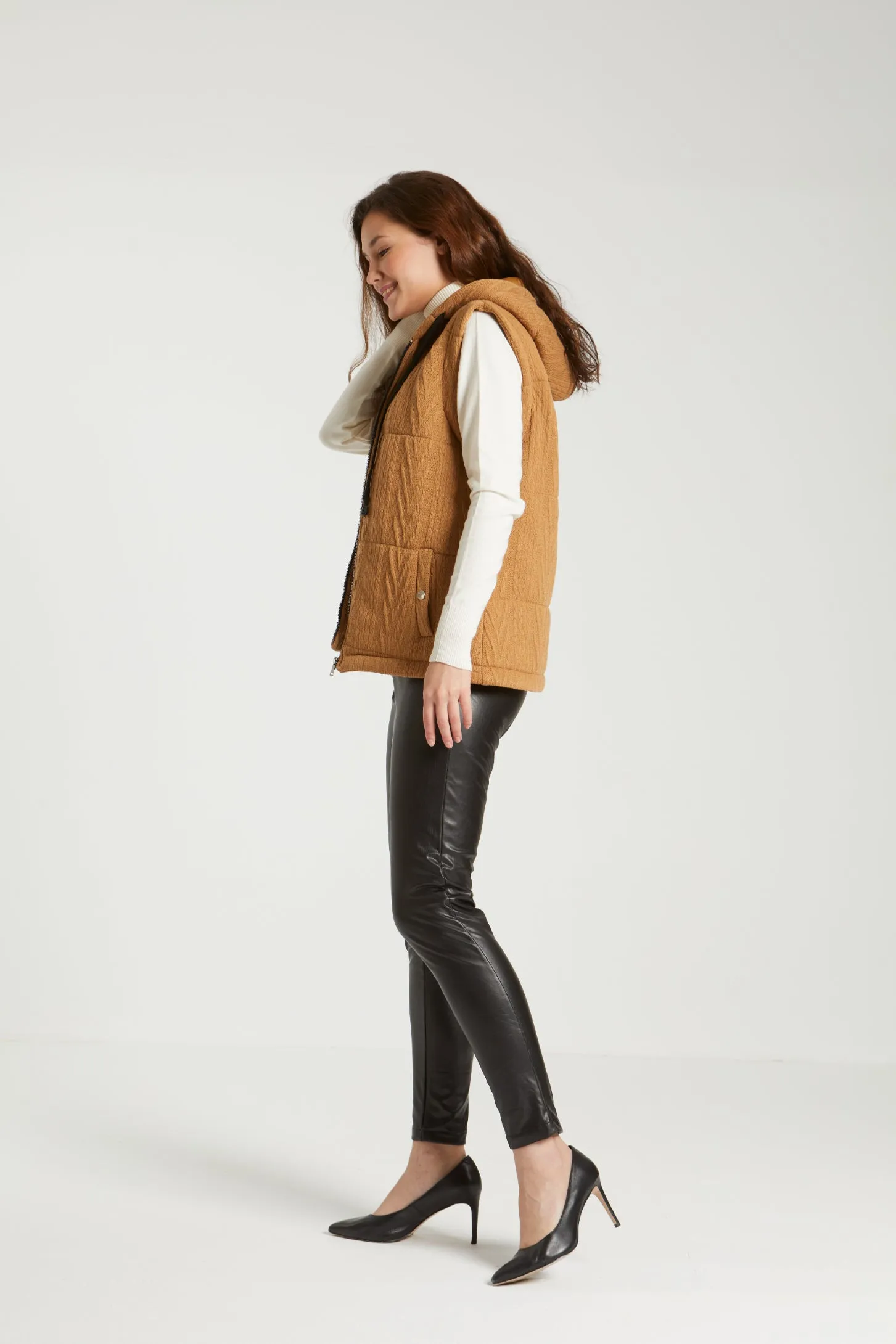 KNIT PUFFER VEST - BROWN