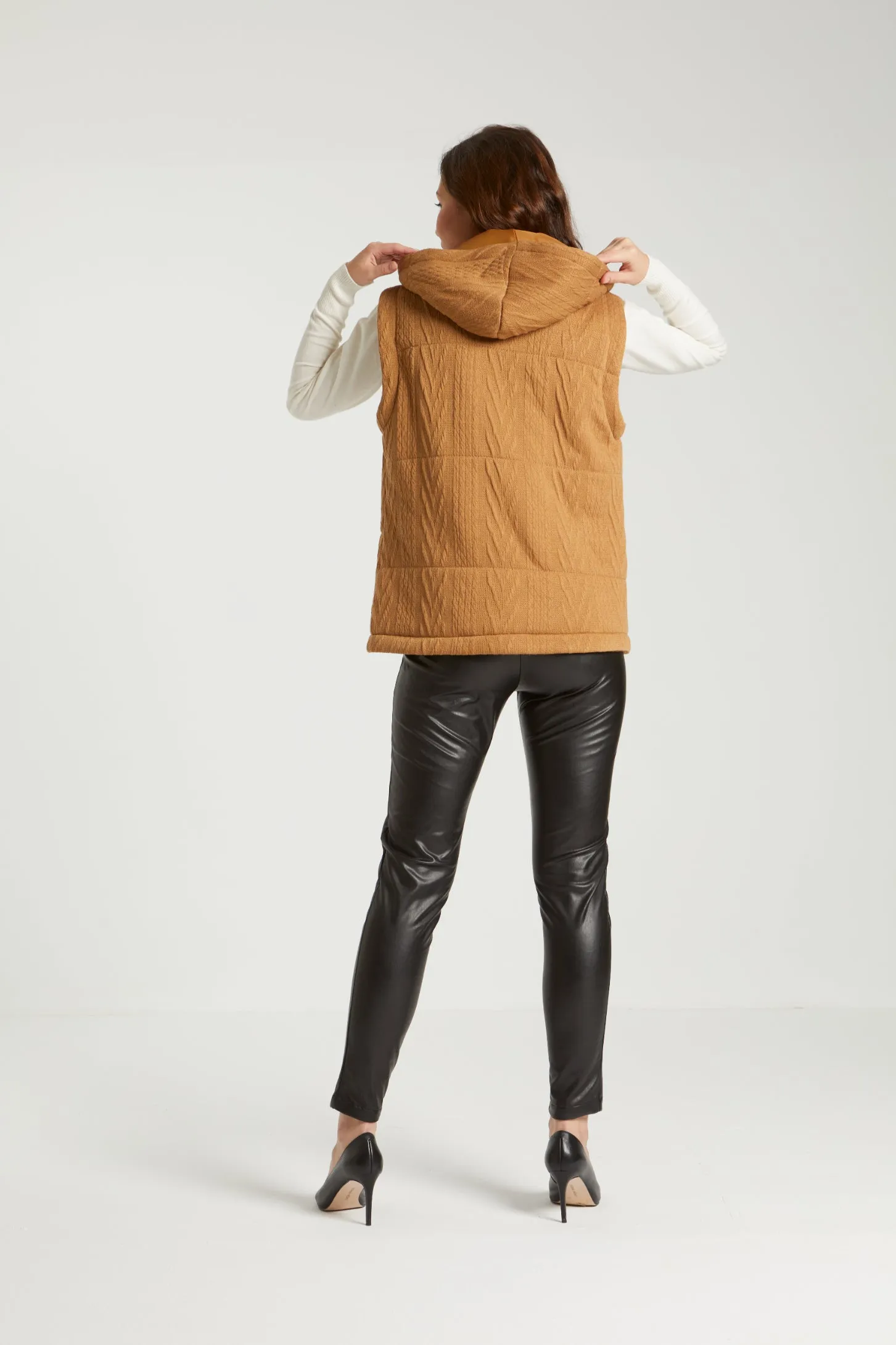 KNIT PUFFER VEST - BROWN